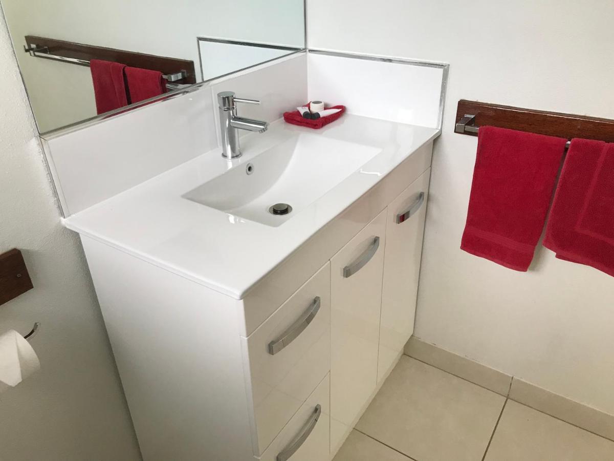 Ferienwohnung Ocean Breeze Units Bowen Exterior foto